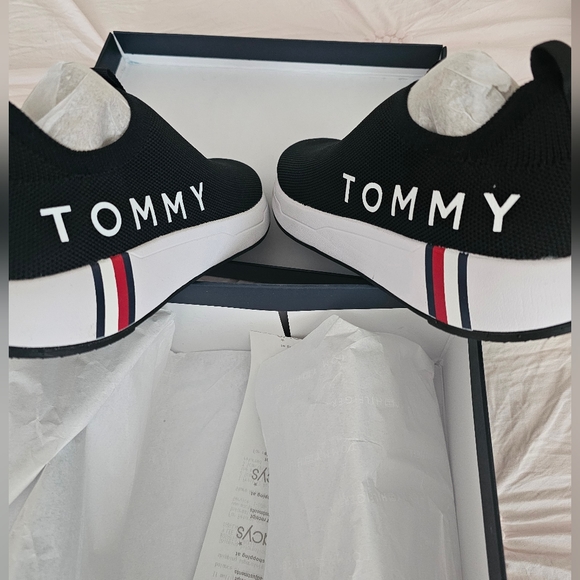*NEW* TOMMY HILFIGER Women's Aliah Sporty Slip-On Sneakers Size 7.5 - Picture 3 of 5